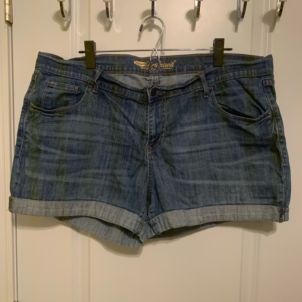 Old Navy “The Boyfriend” denim short, size 16